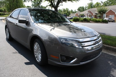 2010 Ford Fusion Hybrid 01